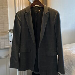 Rag & bone size 6 grey lightweight wool blazer with fine check pattern.
